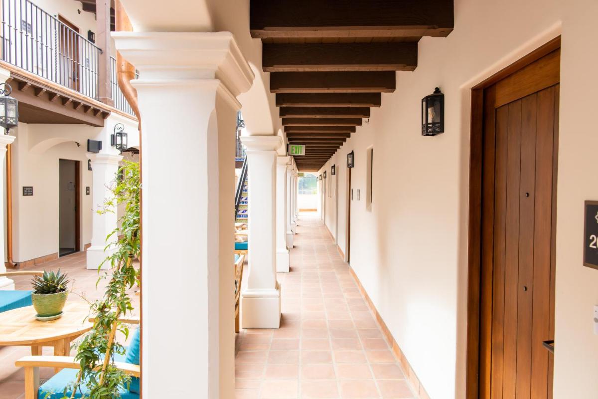Popular attractions Area Nearby Property